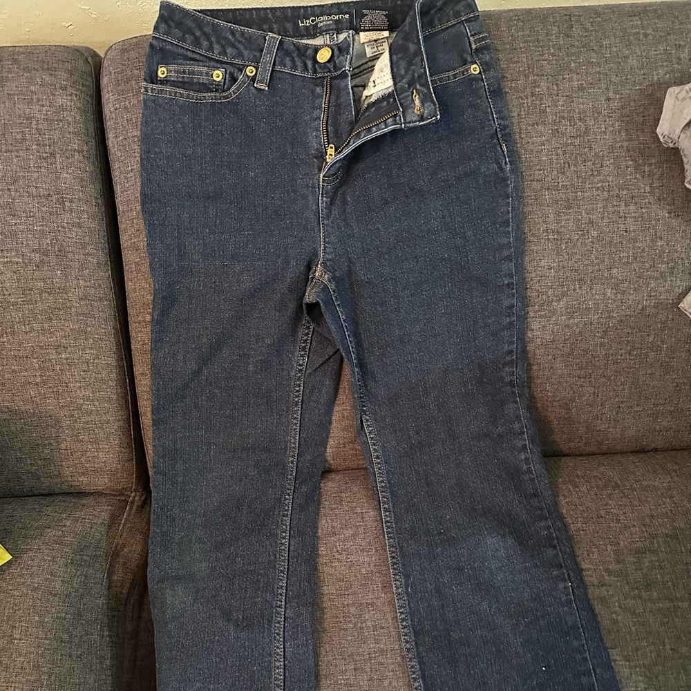 Women’s straight leg jean.